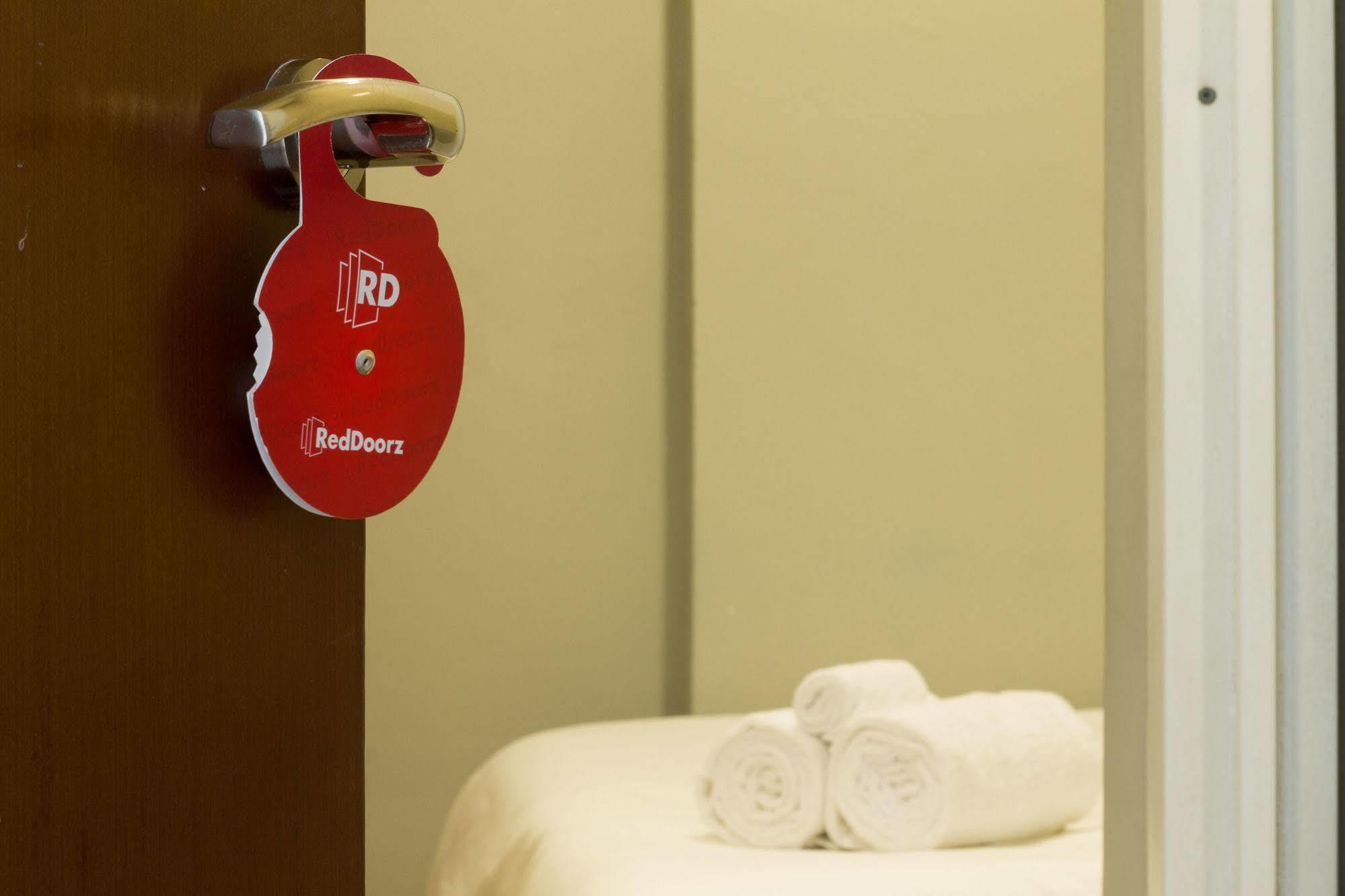 Reddoorz @ Setrasari Hotel Bandung Exterior photo